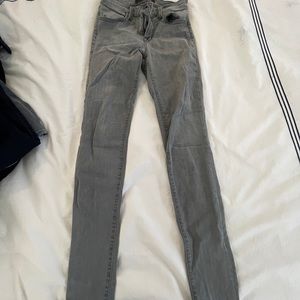 LIKE NEW PAIR OF J BRAND SKINNY JEANS